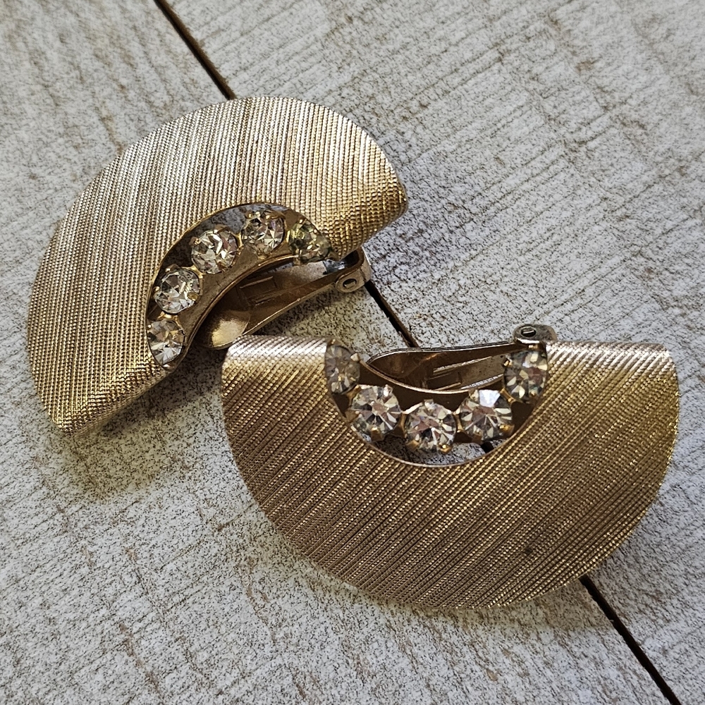Vintage Triad Clip On Earrings.